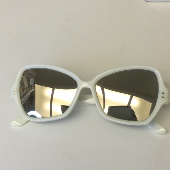 CELINE CL40075I 56mm SUNGLASSES WHITE WITH MIRRORED LENSES
NWOT